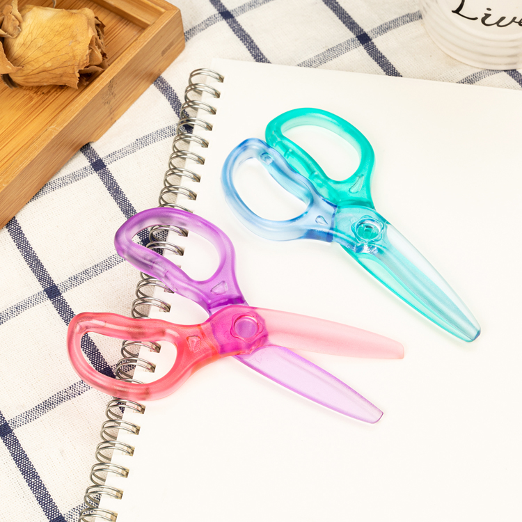 School Scissors Deli-E6067 